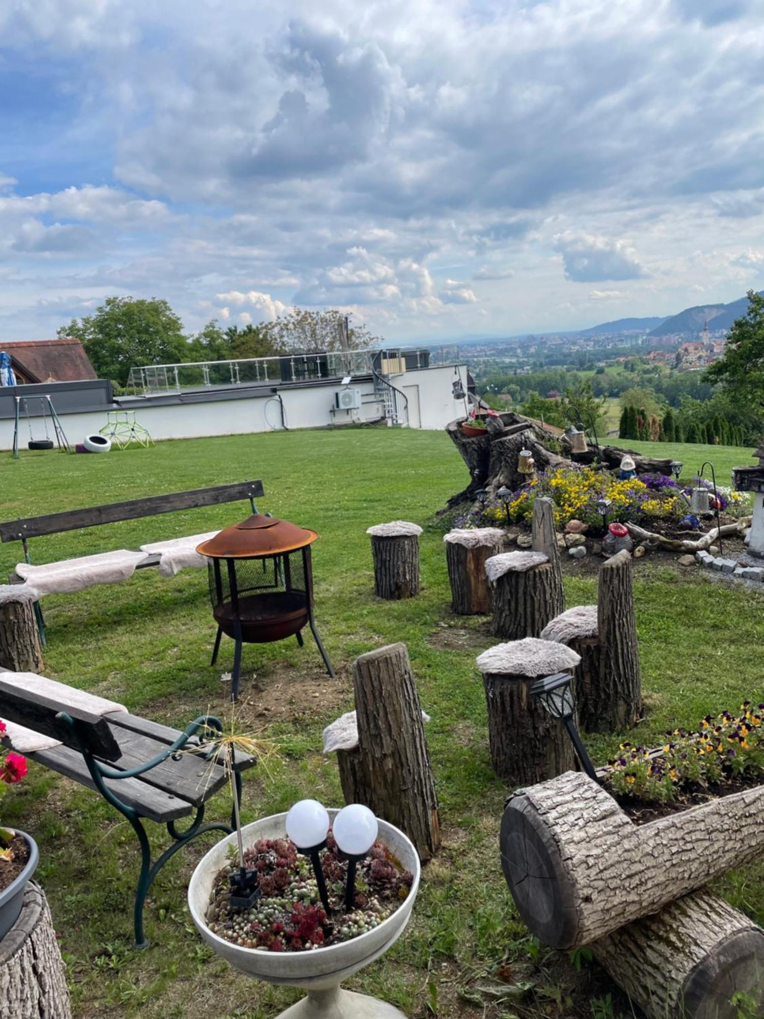 Uriges Mit Blick Auf Graz